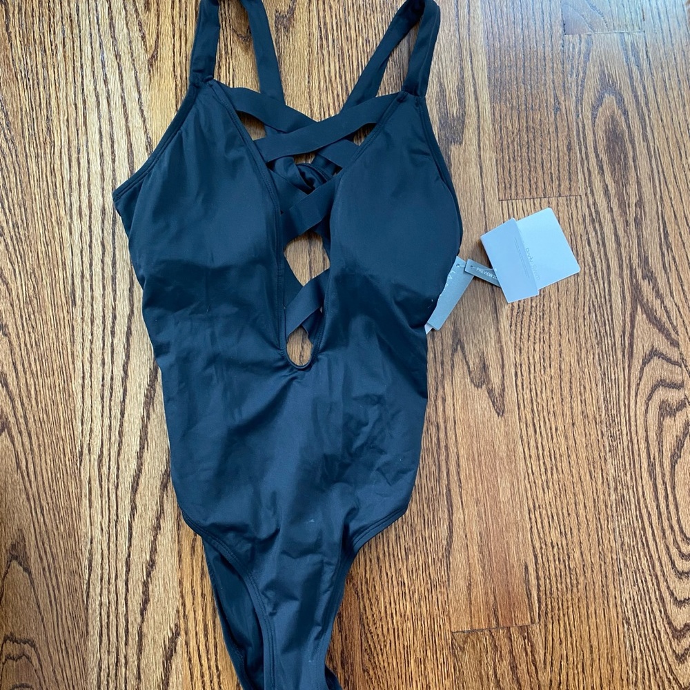Lace Front Black One Piece La Blanca Low Cut - Picture 2 of 10